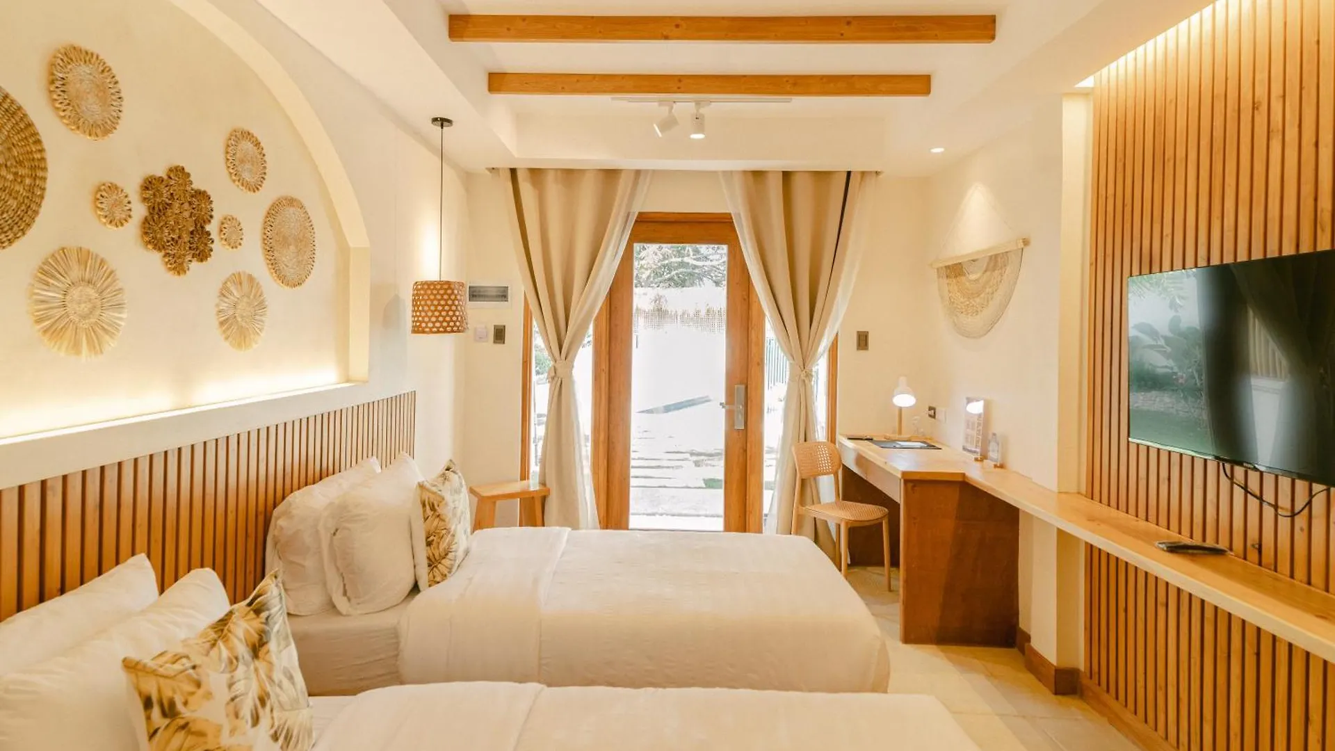 אורחן Leux Hotel Alona פנגלאו