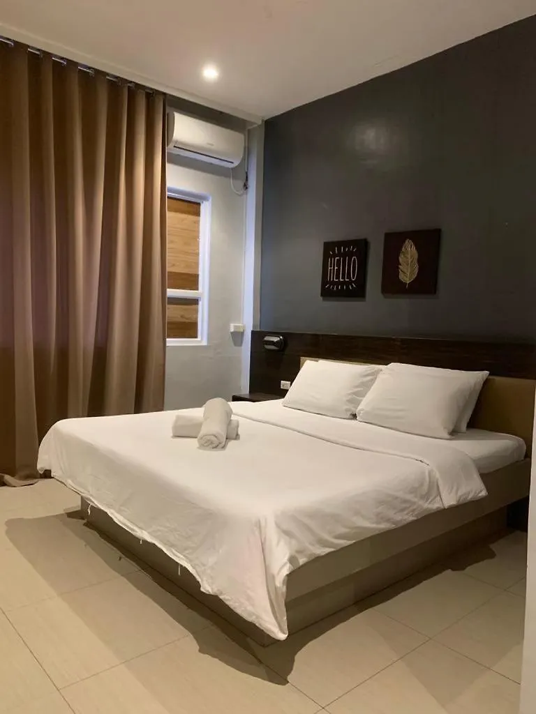 Leux Hotel Alona פנגלאו 2*,