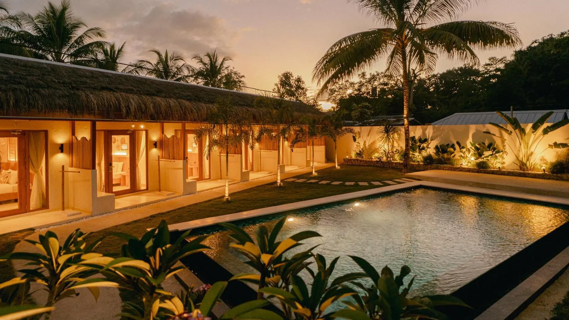 Leux Hotel Alona Panglao 2*,  Philippines
